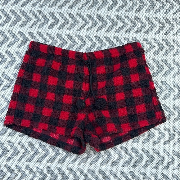 American Eagle plaid, black, red pyjama/ Sherpa shorts drawstring around waist L - Picture 1 of 8